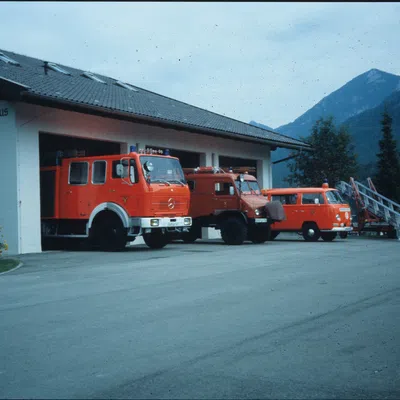 TLF 15 LF8 und MZF VW BUS.jpg
